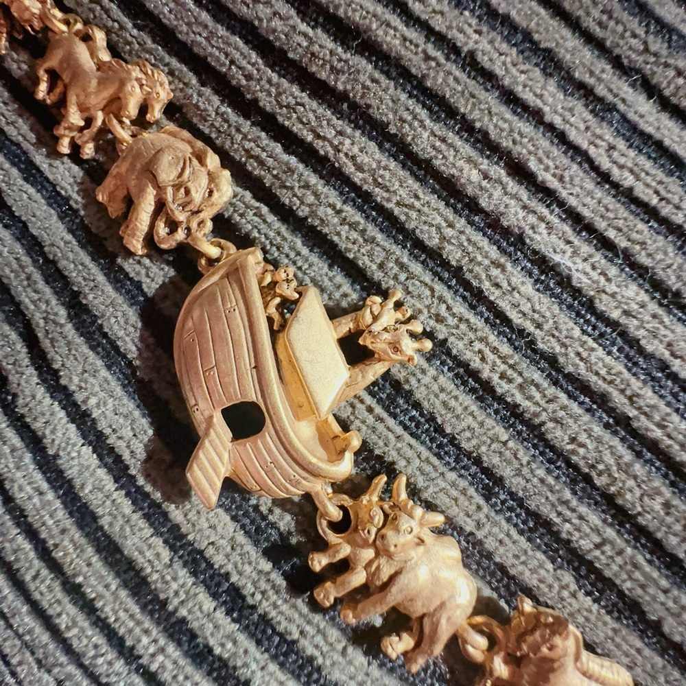 4pcs for $20 in my store‼️ A. J. C. Vintage Gold Tone Noah’s Ark Bracelet 7" NIB - Picture 4 of 7